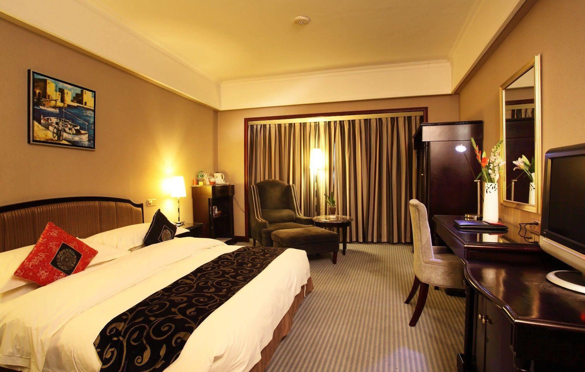 Weilai Conifer Hotel Zhengzhou Extérieur photo