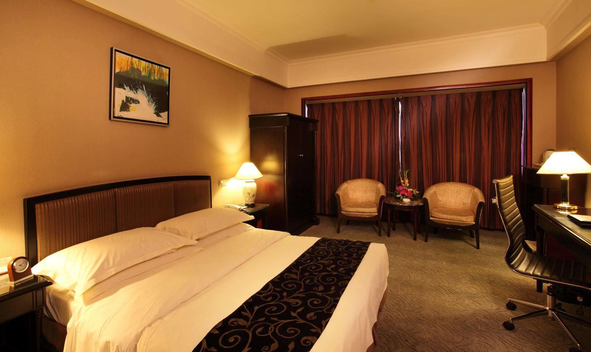 Weilai Conifer Hotel Zhengzhou Extérieur photo